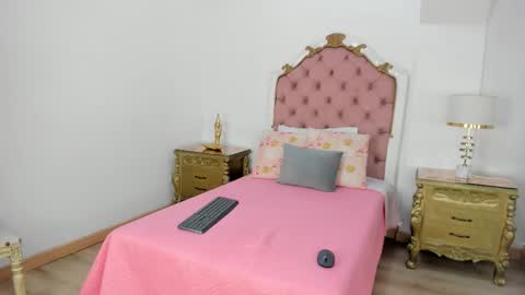 madelyn walker  online show from 01/06/26, 11:25