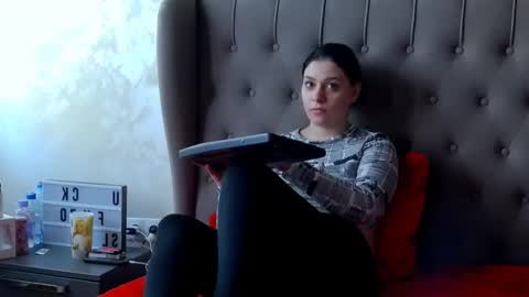 madelynvelure online show from 12/15/25, 10:08