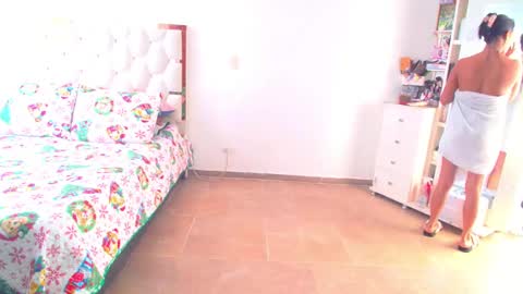 Snapshot of madeyn_roses chatting on 12/04/24, 04:16 madelyn roses online show from 12/04/24, 04:16