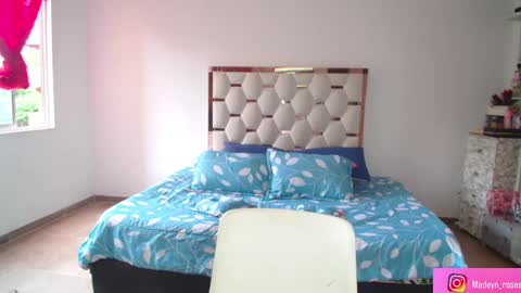 Snapshot of madeyn_roses chatting on 09/11/25, 09:37 madelyn roses online show from 09/11/25, 09:37