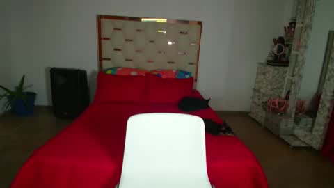 Snapshot of madeyn_roses chatting on 09/27/25, 02:05 madelyn roses online show from 09/27/25, 02:05