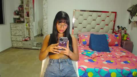 Snapshot of madeyn_roses chatting on 11/05/25, 12:43 madelyn roses online show from 11/05/25, 12:43