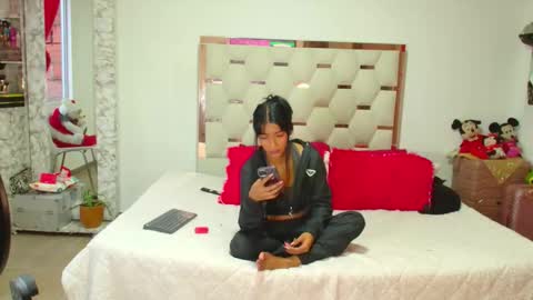 Snapshot of madeyn_roses chatting on 11/28/25, 10:23 madelyn roses online show from 11/28/25, 10:23