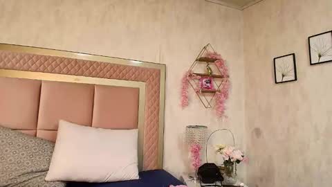 madhison_5 online show from 06/04/26, 11:49