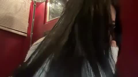 Snapshot of madibaby999 chatting on 12/07/24, 04:20 madibaby999 online show from 12/07/24, 04:20