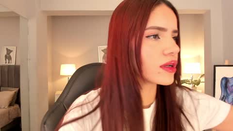 Snapshot of madie_collins7 chatting on 01/04/25, 11:43 Madie online show from 01/04/25, 11:43