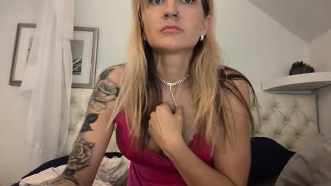 Snapshot of madie_ray chatting on 10/04/25, 02:59 Madie Ray online show from 10/04/25, 02:59