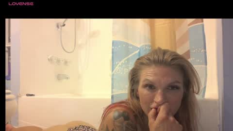 Snapshot of madie_ray chatting on 07/31/26, 05:29 Madie Ray online show from 07/31/26, 05:29