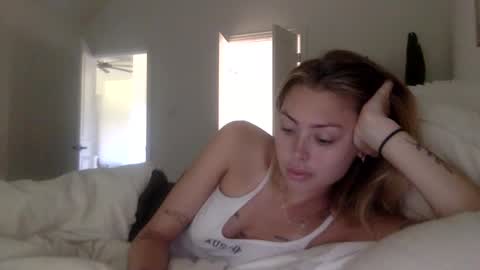 Snapshot of madirose69 chatting on 09/26/25, 03:38 mari rose online show from 09/26/25, 03:38