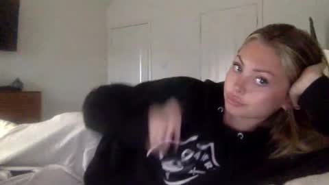 Snapshot of madirose69 chatting on 09/30/25, 01:27 mari rose online show from 09/30/25, 01:27