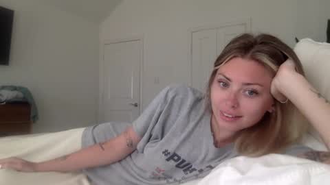 Snapshot of madirose69 chatting on 10/11/25, 01:53 mari rose online show from 10/11/25, 01:53