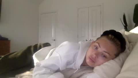 Snapshot of madirose69 chatting on 10/16/25, 01:34 mari rose online show from 10/16/25, 01:34
