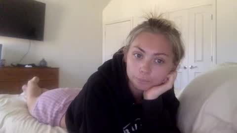 Snapshot of madirose69 chatting on 10/20/25, 04:40 mari rose online show from 10/20/25, 04:40