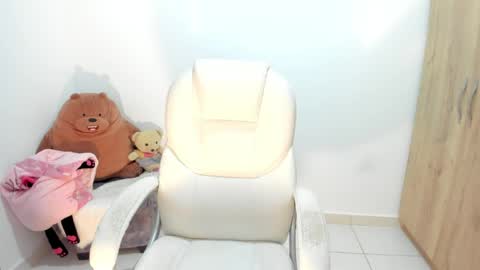 madison montes online show from 04/23/26, 07:52