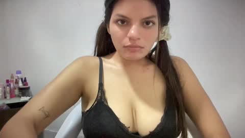 Snapshot of madison_tits chatting on 10/26/25, 06:19 madison_tits online show from 10/26/25, 06:19