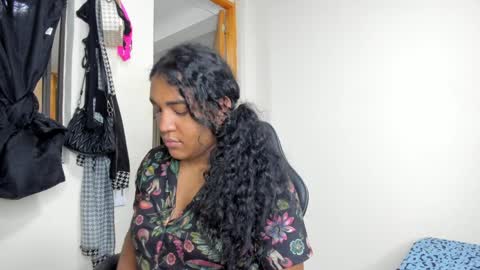 Snapshot of madisonbrunette_lxs chatting on 12/30/24, 03:47 madison online show from 12/30/24, 03:47