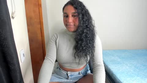 Snapshot of madisonbrunette_lxs chatting on 01/22/25, 04:34 madison online show from 01/22/25, 04:34