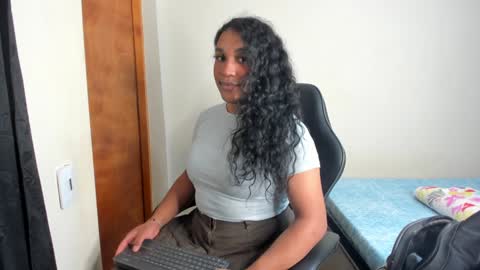 Snapshot of madisonbrunette_lxs chatting on 01/23/25, 04:30 madison online show from 01/23/25, 04:30