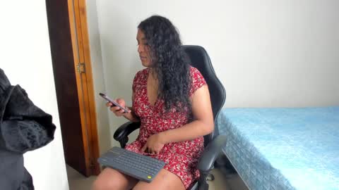 Snapshot of madisonbrunette_lxs chatting on 01/28/25, 03:57 madison online show from 01/28/25, 03:57