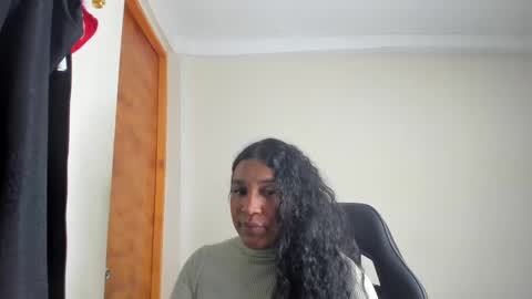 Snapshot of madisonbrunette_lxs chatting on 02/11/25, 08:20 madison online show from 02/11/25, 08:20
