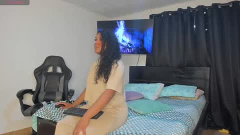 Snapshot of madisonbrunette_lxs chatting on 10/15/25, 10:54 madison online show from 10/15/25, 10:54