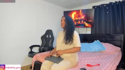 Snapshot of madisonbrunette_lxs chatting on 10/30/25, 07:36 madison online show from 10/30/25, 07:36