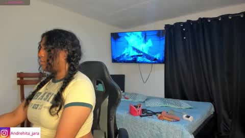 Snapshot of madisonbrunette_lxs chatting on 11/04/25, 03:27 madison online show from 11/04/25, 03:27