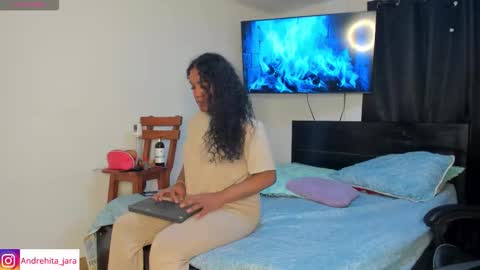 Snapshot of madisonbrunette_lxs chatting on 11/07/25, 05:02 madison online show from 11/07/25, 05:02