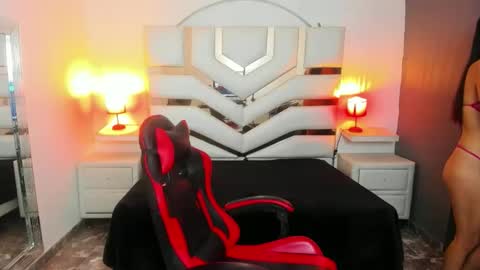 Madison Carzon online show from 11/19/25, 02:00