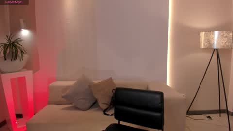 Maddi Collins online show from 11/05/25, 07:25