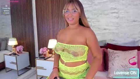 madisonhunterr_ online show from 10/17/25, 08:11