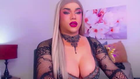 Snapshot of madisonwill_ chatting on 10/26/25, 12:33 MADISONWILL online show from 10/26/25, 12:33