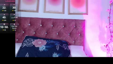 Snapshot of madissonkay chatting on 11/21/25, 07:12 online show from 11/21/25, 07:12