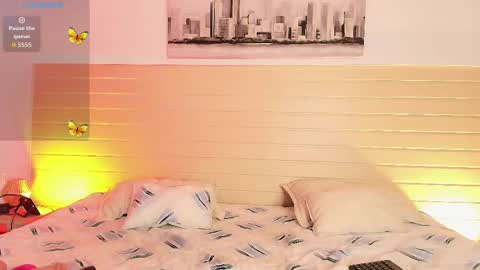 Snapshot of madissonkay chatting on 12/15/25, 07:18 online show from 12/15/25, 07:18