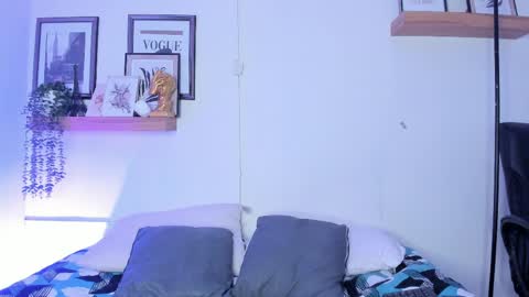    online show from 06/01/26, 07:04