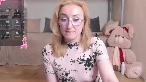 Snapshot of madissonkiss chatting on 06/18/26, 12:55 Madisson online show from 06/18/26, 12:55