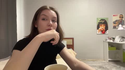 Snapshot of madlynarms chatting on 03/31/26, 01:22 Mary online show from 03/31/26, 01:22