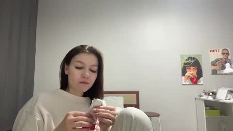 Snapshot of madlynarms chatting on 04/01/26, 02:58 Mary online show from 04/01/26, 02:58