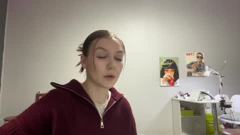 Snapshot of madlynarms chatting on 04/08/26, 04:40 Mary online show from 04/08/26, 04:40