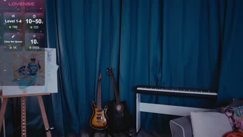 Snapshot of madnessalise chatting on 11/11/25, 12:05 Alice online show from 11/11/25, 12:05