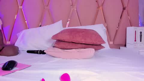 Mady James online show from 12/05/25, 02:25