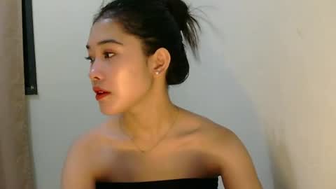 Snapshot of mae_luna chatting on 06/18/26, 11:53 mae_luna online show from 06/18/26, 11:53