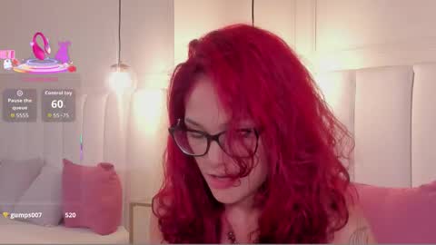 Mae Lyra online show from 12/15/25, 08:07