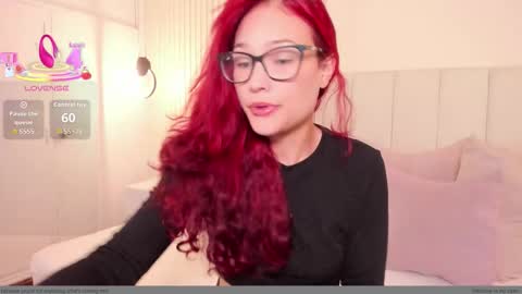 Mae Lyra online show from 12/16/25, 04:34