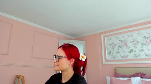 Snapshot of mae_lyra chatting on 04/28/26, 05:18 Mae Lyra online show from 04/28/26, 05:18