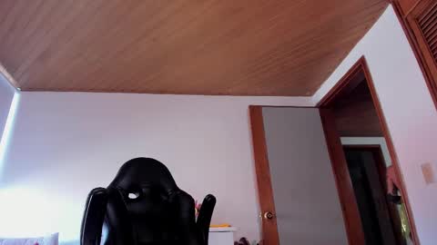 Maeve  schedule 11 am- 530 pm colombia time  online show from 02/26/26, 02:16