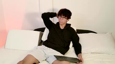 Snapshot of mael_twink chatting on 07/22/26, 08:55 Mael online show from 07/22/26, 08:55