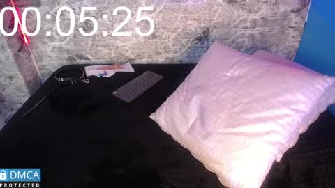 maevekuro online show from 03/06/25, 09:42