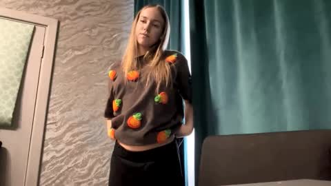 Sara online show from 03/22/26, 06:17