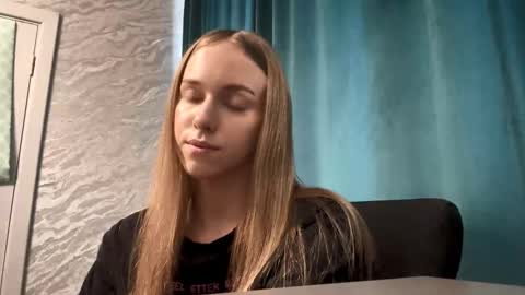 Sara online show from 03/24/26, 06:07